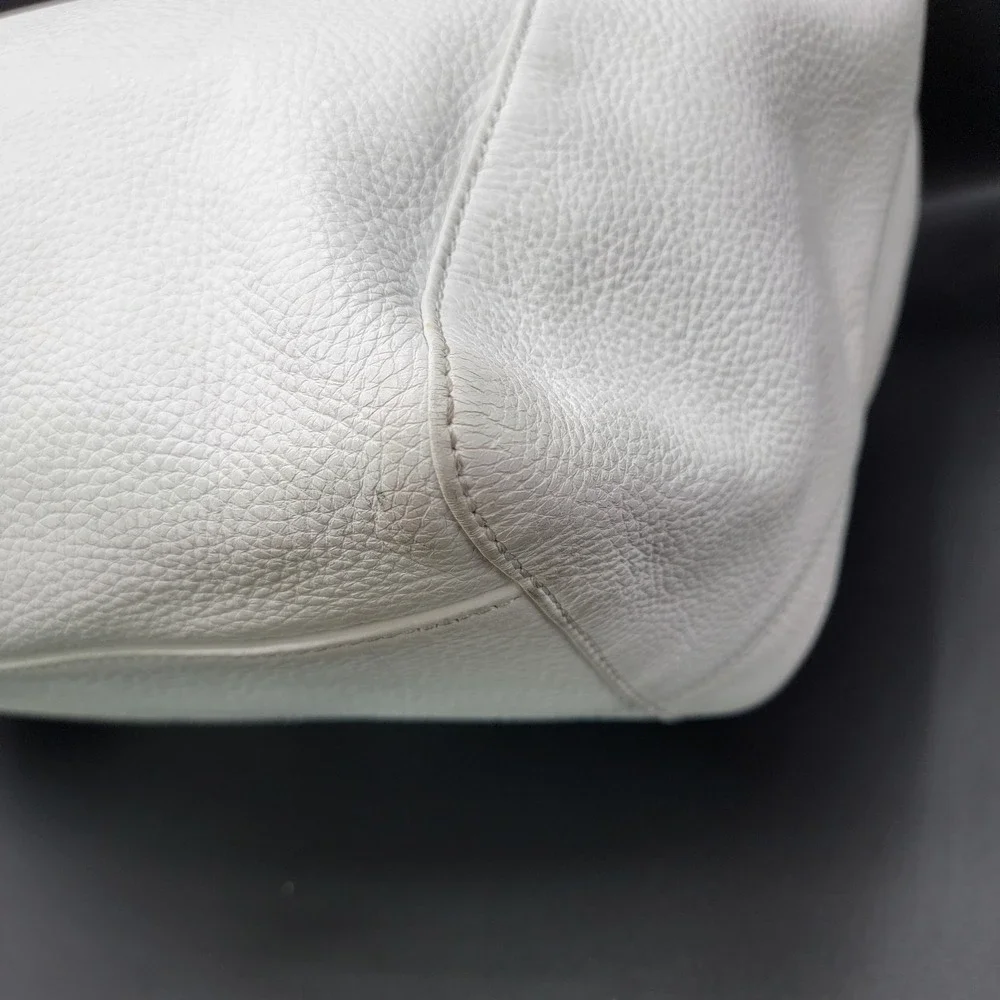 Donald J Pliner Large White Pebble Leather Slouch Hobo Shoulder Bag Lined